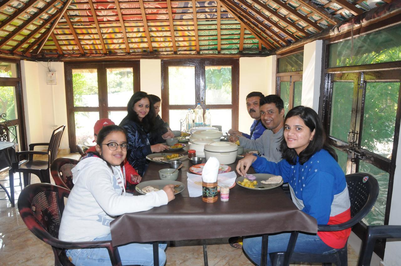 V Resorts Dudhwa Wilderness Camp Lakhimpur エクステリア 写真
