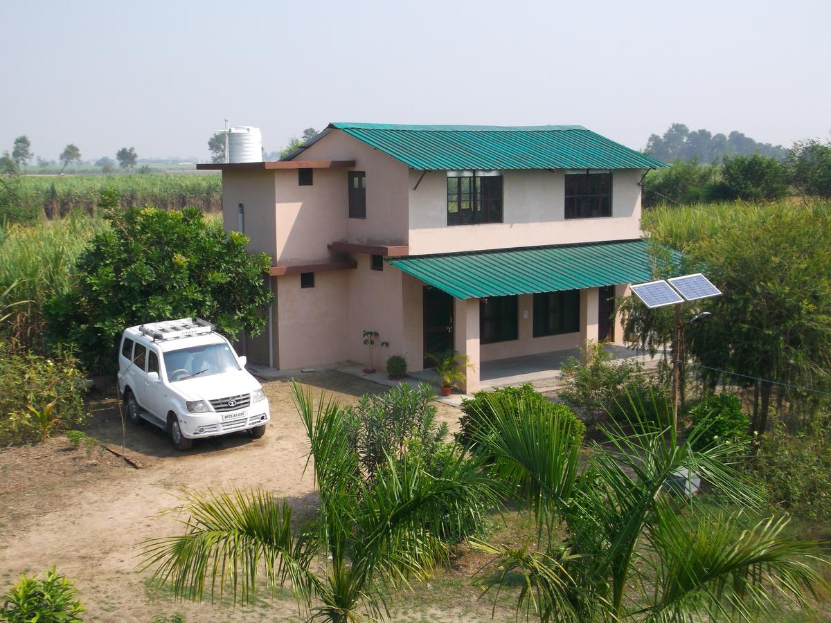 V Resorts Dudhwa Wilderness Camp Lakhimpur エクステリア 写真