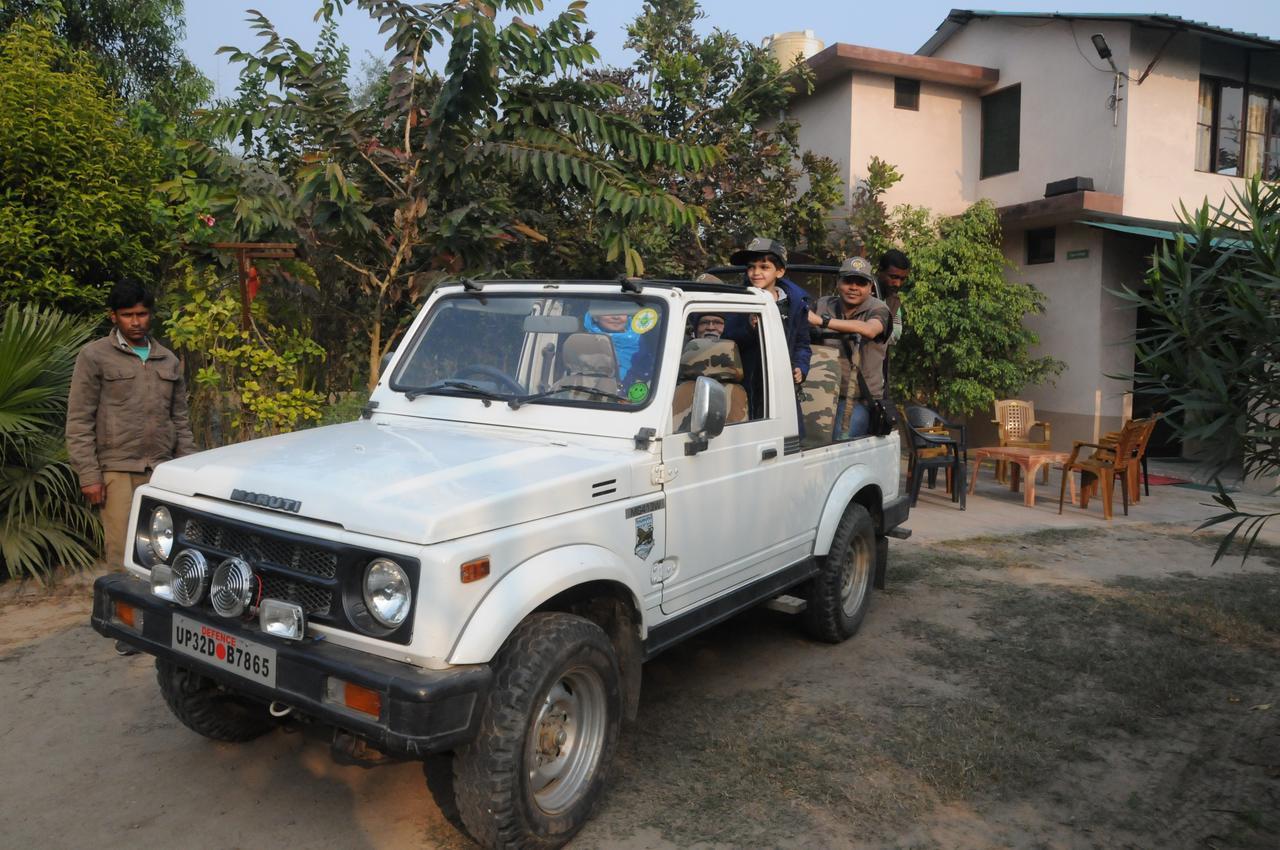 V Resorts Dudhwa Wilderness Camp Lakhimpur エクステリア 写真