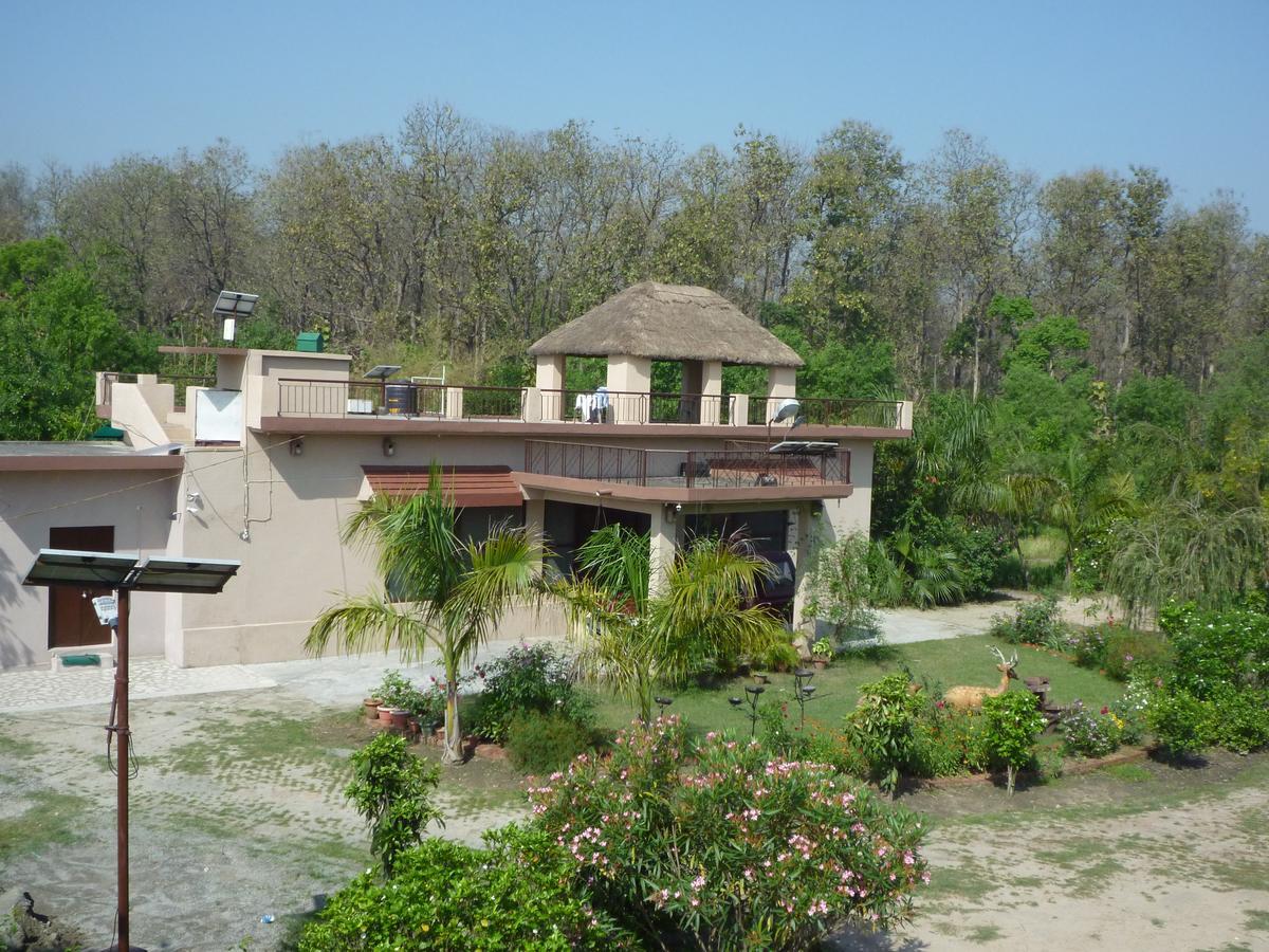 V Resorts Dudhwa Wilderness Camp Lakhimpur エクステリア 写真