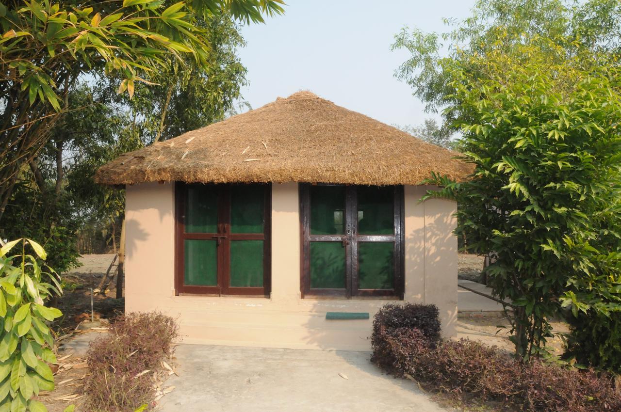 V Resorts Dudhwa Wilderness Camp Lakhimpur エクステリア 写真